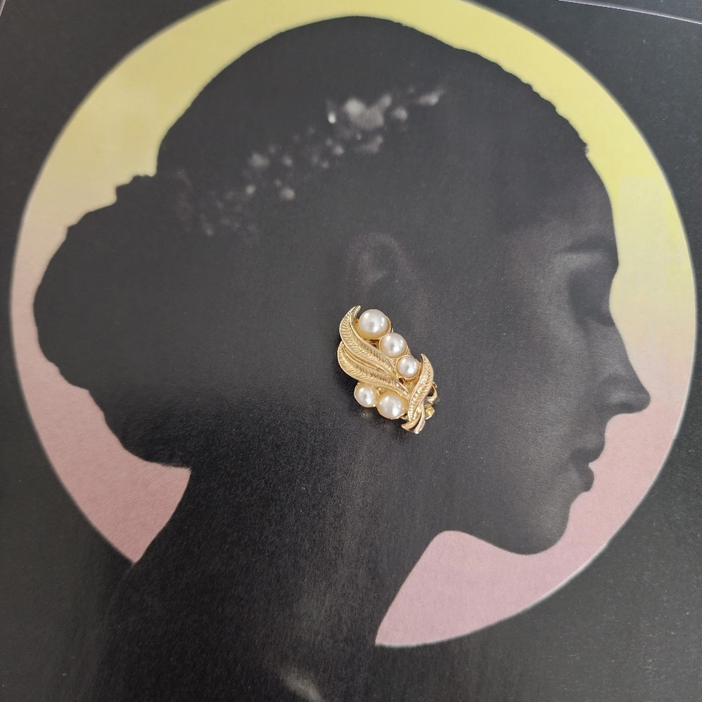 Vintage Gold Tone Leaf Faux Pearl Clip On Earrings Cluster Botanical Retro - Picture 2 of 8